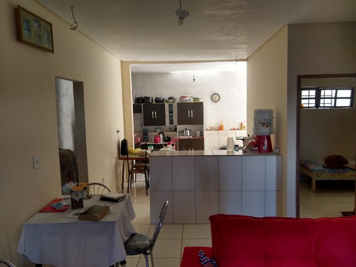 Uma Chácara Com Três Quartos Um Banheiro Sala Cozinha