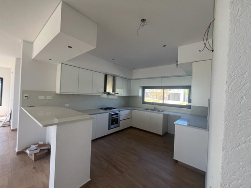 Casa En Barrio Ceibos Puertos Del Lago Lote Interno Escobar 3 Dormitorios Y Escritorio