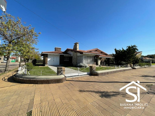 Imagen 2 de 30 de Casa De Estilo Tipo Chalet En Roldán