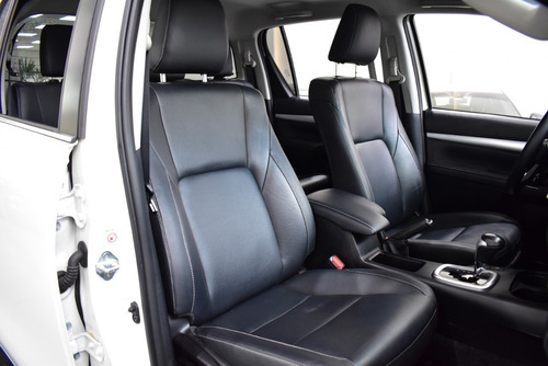 Imagen 15 de 16 de Toyota Hilux 2.8 Cd Srx 177cv 4x2 Aut - Car Cash