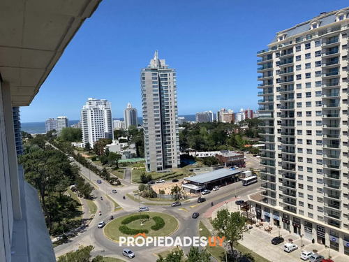 Hermoso Apartamento 3 Dormitorios Y Dependencia Venta En Punta Del Este