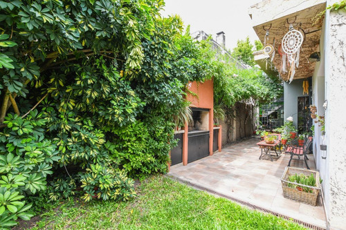 Casa De 3 Dormitorios Con Parrillero Terraza Patio Y Jardín Centro Echesortu