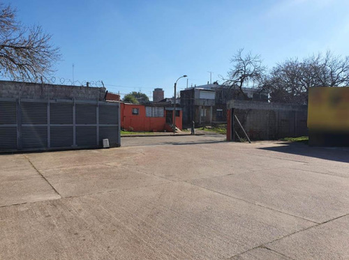 Imagen 2 de 9 de Veracierto Prox Camino Carrasco, 820 M2 , Vig 24 Hs, Baños, Explanada De Contenedores!!