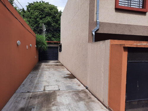Imagen 2 de 6 de Departamento De 2 Ambientes Con Cochera!!!