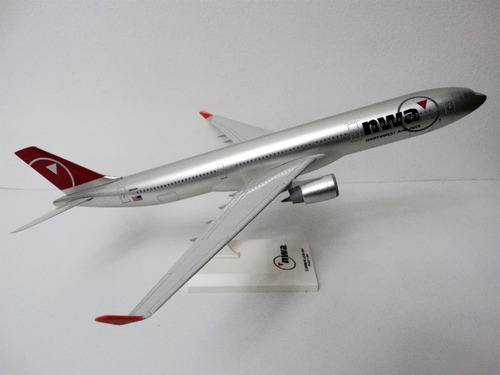 Northwest Airlines Airbus A330-300 Avión A Escala Skymarks