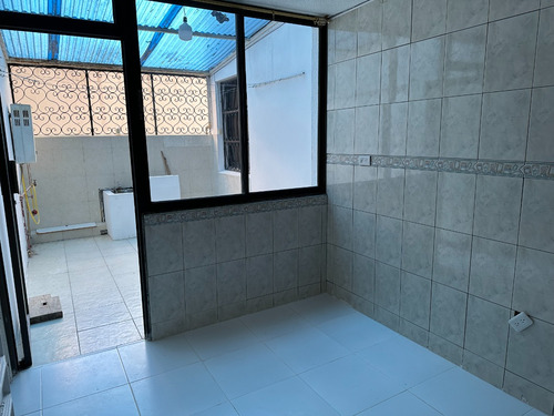 Amplio Departamento De 145 M2 Ofrece El Equilibrio Perfecto Entre Espacio, Ubicación Y Estilo Clásico.