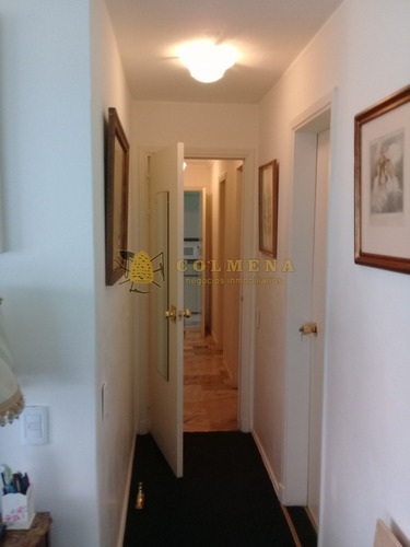 Apartamento En Muy Buena Ubicacion En Peninsula, De 3 Dor, 2 Baños Con Muy Linda Vista A La Ciudad Y El Mar.- Ref: 2027