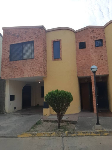 Townhouse En Res. Turpial - Naguanagua