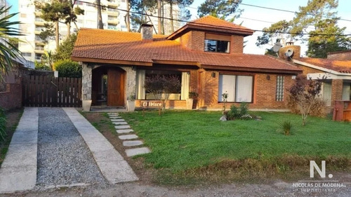 Casa En Venta De 3 Dormitorios En Zona Cantegril. Punta Del Este