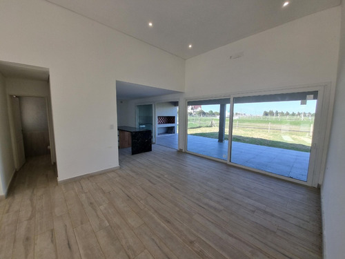 Casa A La Venta En San Felipe De Canning!!! 3 Dormitorios!! Vista Al Pulmon!! Oportunidad!!