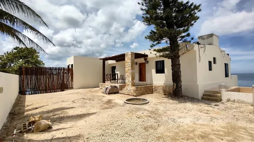 Casa En Venta Merida, Playa Chabihau De 1 Planta Frente Al Mar, Entrega Inmediata.