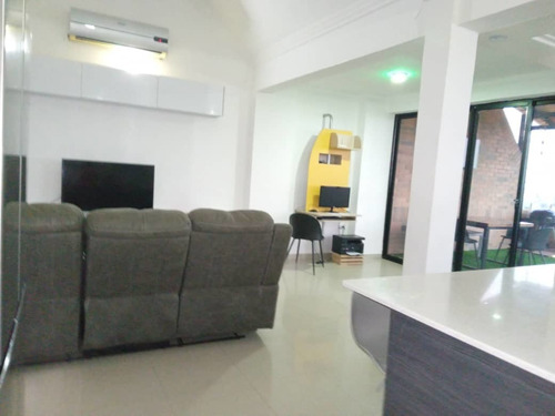 Imagen 18 de 30 de Townhouse Lomas Del Este