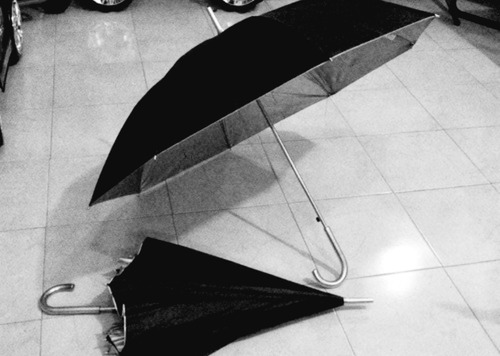 Paraguas Negro Mediano Sin Filtro Solar