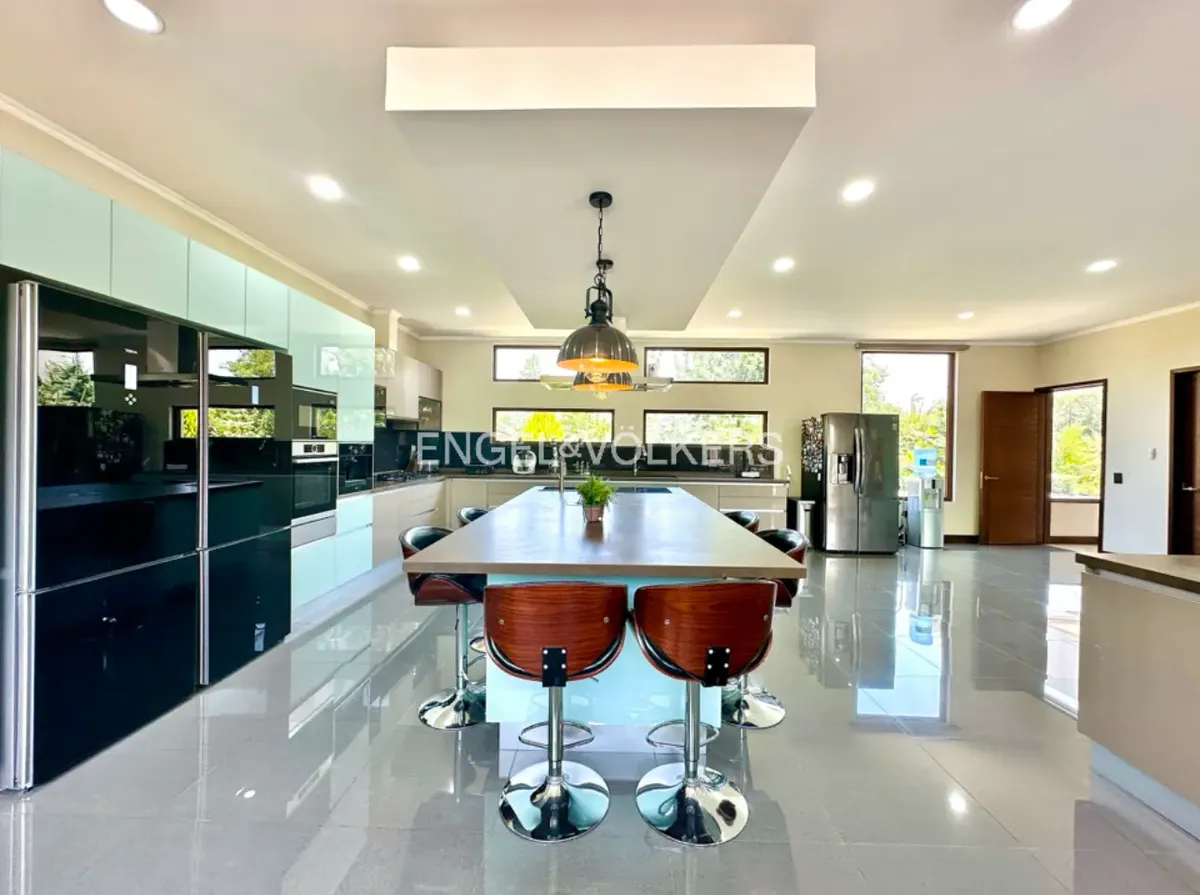 Imagen 5 de 30 de Chicureo Poniente, Gran Casa Sólida Con Subterráneo