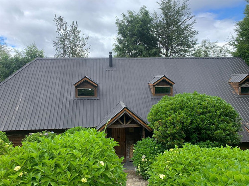 Casa En Venta De 8 Dorm. En Panguipulli