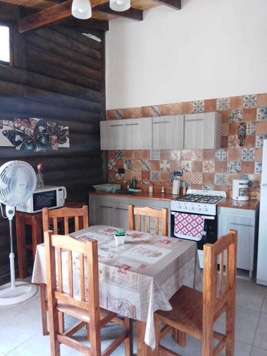 Imagen 13 de 19 de Cabañas Nikito. Cabañas Estilo Canadienses Para 3 ,5 Y 6 Personas . Cabaña Disponible Para 4 O 5 Personas Desde El 14 Al 19/01/23.
