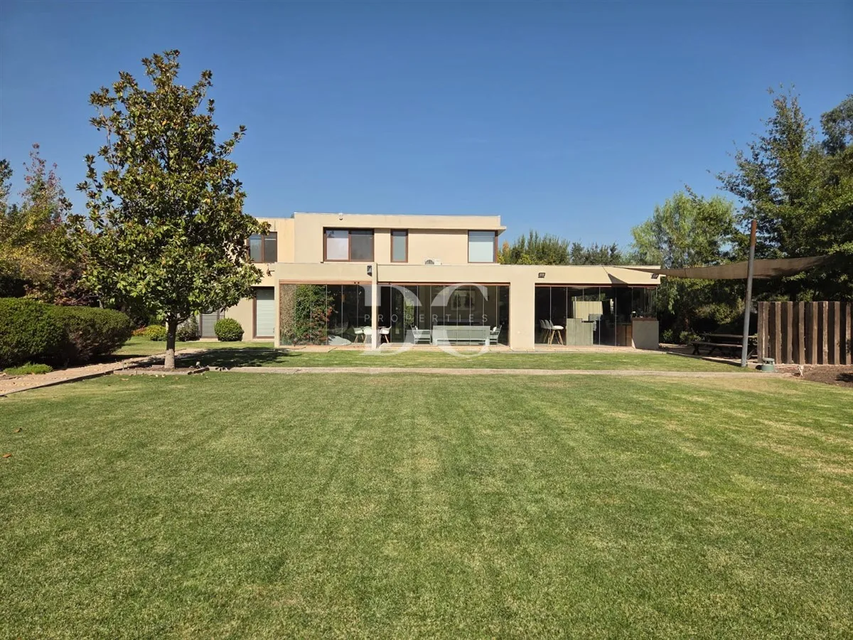Casa En Venta 4 Dorm Colegio Pioneros Chicureo Centro Colina