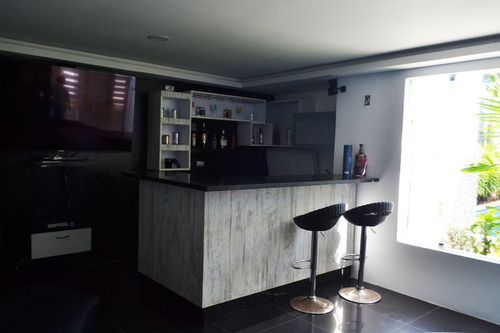 Imagen 4 de 6 de Bellísima Casa Con Piscina En Plaza Portugal, La Floresta. #22-12688. 0412 1064720
