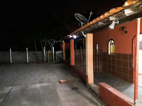 Oportunidade Imperdível! Vendo Casa Em Araruama São Vicente Na Região Dos Lagos-rj 1 Quarto-suíte Garagem Coberta(1 Vaga) E Descoberta(3 Vagas) Quintal Grande Com Frutíferas Varandão Em L