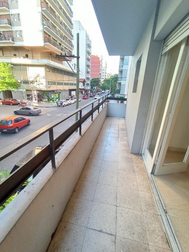 Imagen 2 de 8 de 1 Ambiente Al Frente Con Balcon Corrido Hermoso