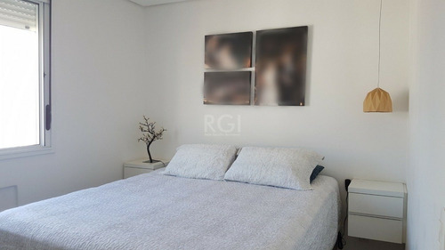 Apartamento Em Humaitá Com 2 Dormitórios - Ot7997