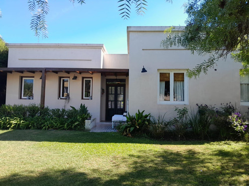 Casa 4 Ambientes En Venta Barrio San Alfonso, Pilar Del Este