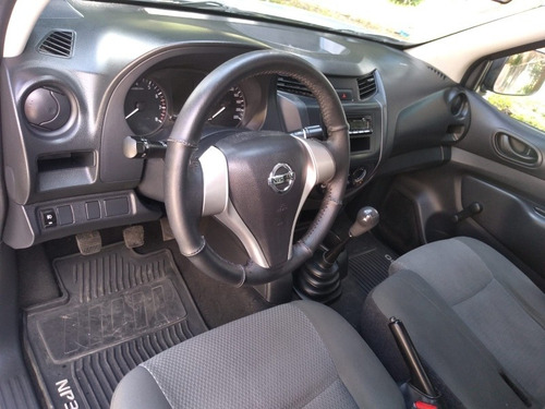 Imagen 11 de 12 de Nissan Np300 2017 2.5 Estacas Dh Aa Mt