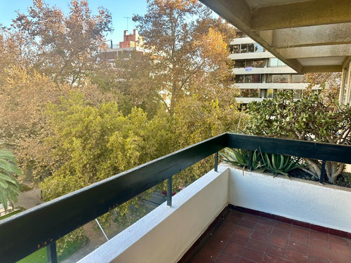 Estudio Con Terraza Vista 3 Cuadras Del Metro En Providencia