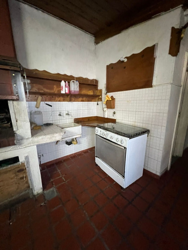 Casa Con Galpón En Barrio Las Avenidas
