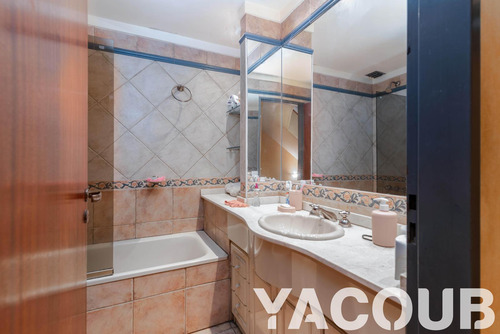Triplex En Venta - 3 Dormitorios 3 Baños - Cochera - 170mts2 - Parque Avellaneda