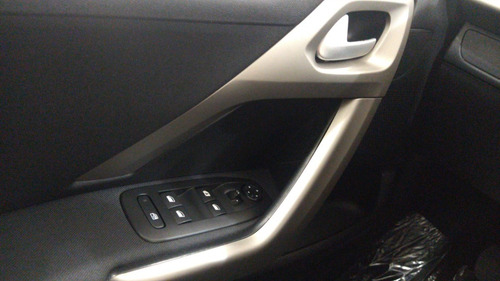 Imagen 7 de 12 de Peugeot 2008 Active