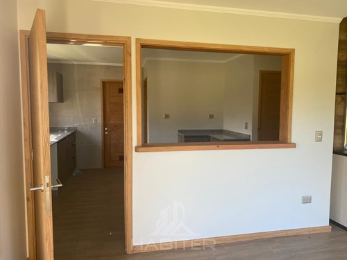 Casa En Venta De 4 Dorm. En Pucón