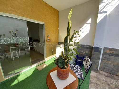 Edgar Centeno, Profesional Inmobiliario Vende Townhouse En Urbanizacion Monte Carmelo San Diego #22-15843