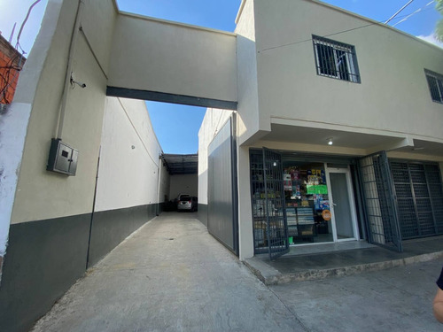 Galpón Con Locales Comerciales Y Oficinas En Venta En La Cumaca, San Diego C-220538 H.h