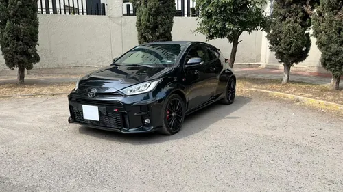 Yaris Gr 2022 Negro 257 Hp, 1,6t, Astos. Deport., R-17 4x4
