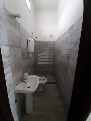 Imagen 6 de 12 de Gran Apartamento Estilo Casa En Aguada