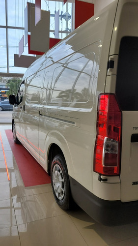 Toyota Hiace 2.8 Tdi Furgón 6at L2h2 3a 5p