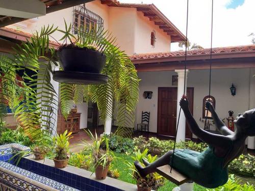 Imagen 6 de 30 de Se Vende Hermosa Casa Colonial 550m2 7h/6b/4p La Lagunita 7108