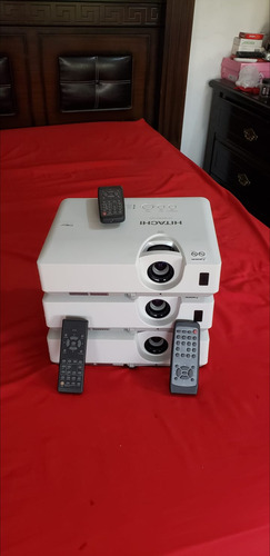 Proyector Hitachi Cp-wx4041wn De 4,000 Lúmenes (Usado)