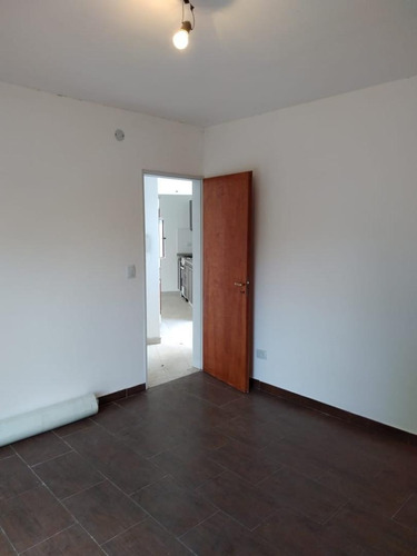 Imagen 4 de 10 de Departamento En Primer Piso Con Patio Independiente