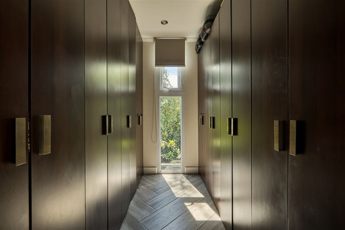 Moderna Y Eficiente Casa En Las Condes, Sector Residencial