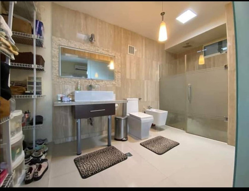 Imagen 5 de 8 de Casa Remodelada En La Urb. Trigal Norte.