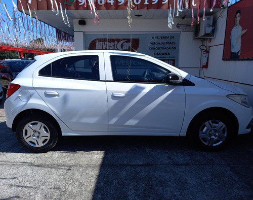 Imagem 3 de 13 de Chevrolet Onix