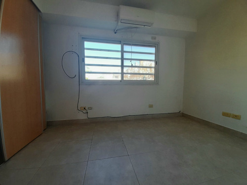 Imagen 7 de 12 de Excelente Dpto/ph 3 Amb Al Frente Con Balcon En Dx. Bajas Expensas. Muy Buena Ubicacion!!!!oportunidad