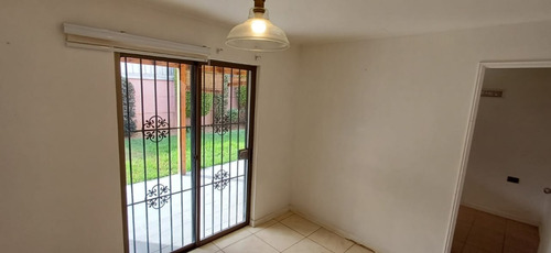 Casa En Barrio Residencial Con Jardín Terraza Techada