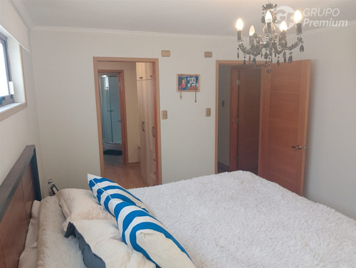 Casa En Venta De 5 Dorm. En La Florida