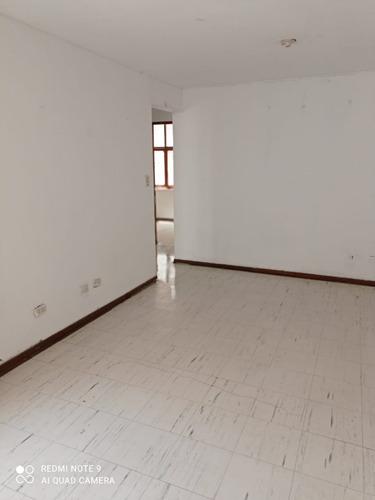 Imagen 2 de 11 de Alquilo Departamento 2 Dormitorios Urb. El Pinar Comas S/650 Soles
