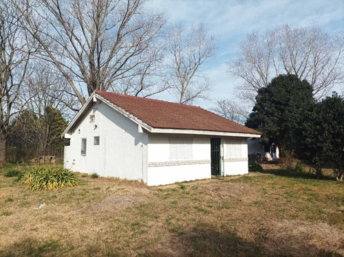 Venta Casa De 2 Ambientes, Gran Terreno Marcos Paz