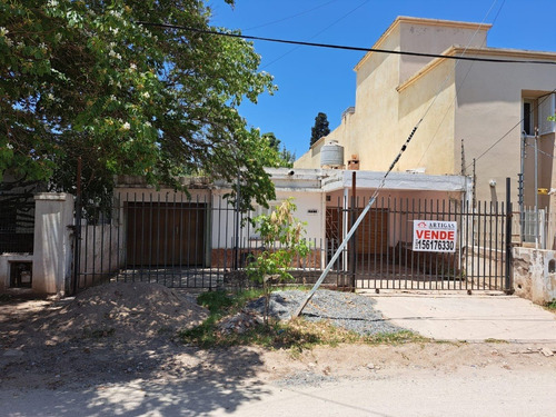 Vendo Casa 2 Dormitorios Barrio Los Boulevares U$d49.000.-