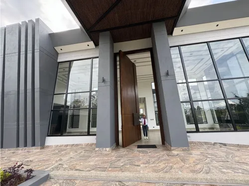Casa De Lujo En Llanogrande En Arriendo